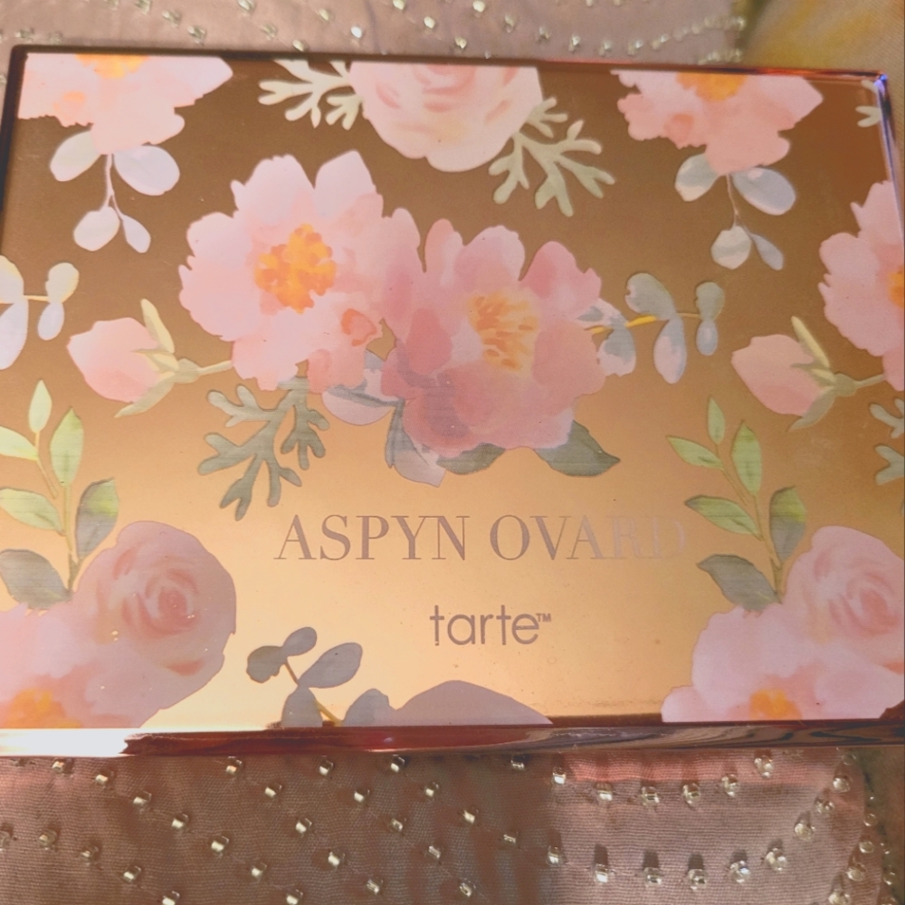 RARE Tarte Aspyn Ovard shadow pallette